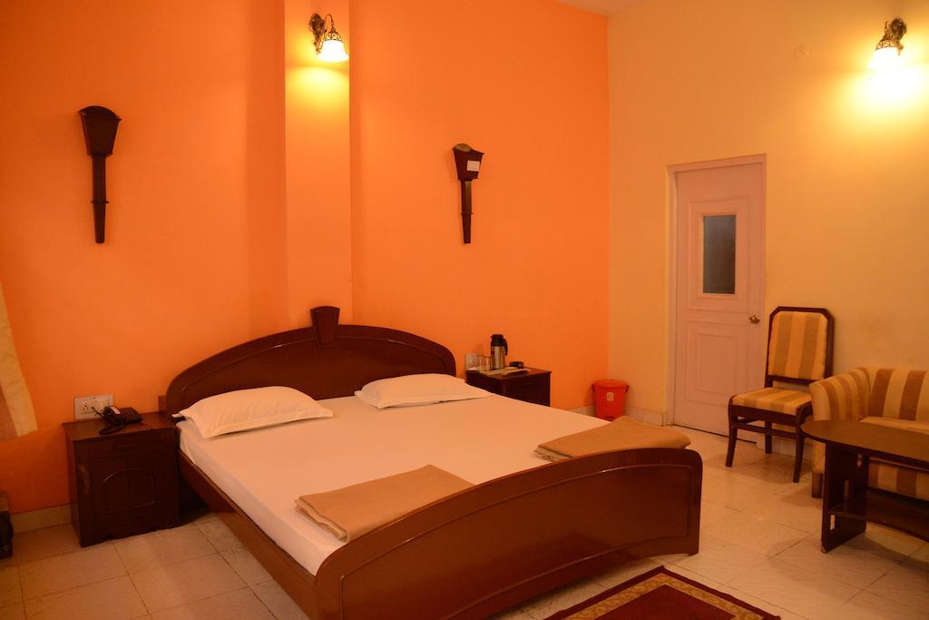 Hotel The Orient Kanpur Chambre photo