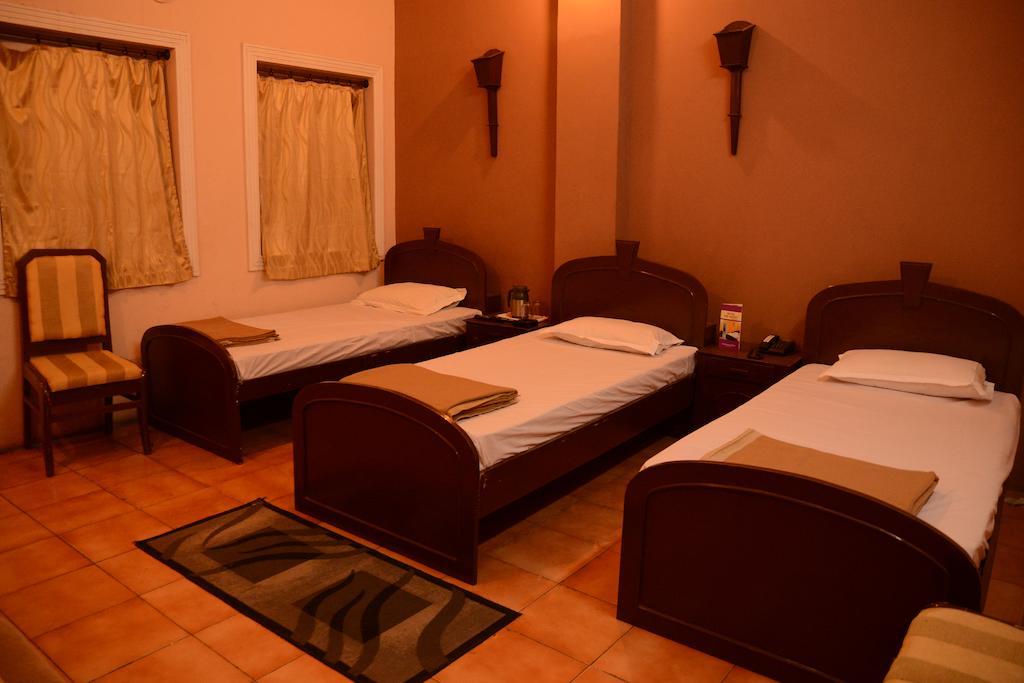 Hotel The Orient Kanpur Extérieur photo